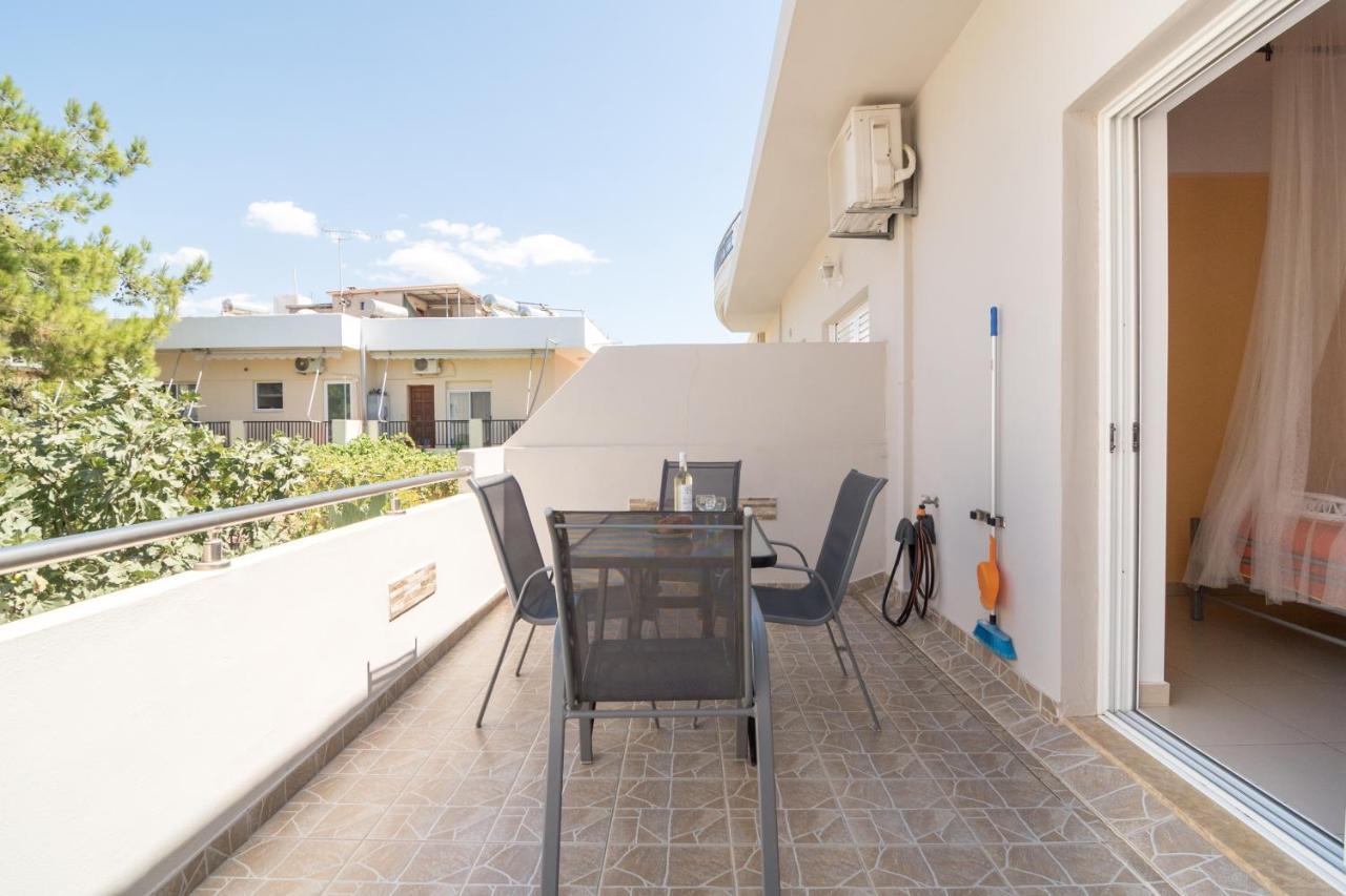 Giannmary Apartment Palaiochora Exterior photo